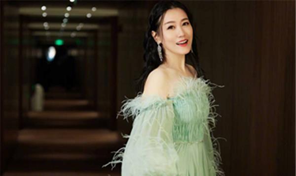 谭晶|她是知名歌唱家，国家一级演员，上过12次春晚，丈夫背景更不一般