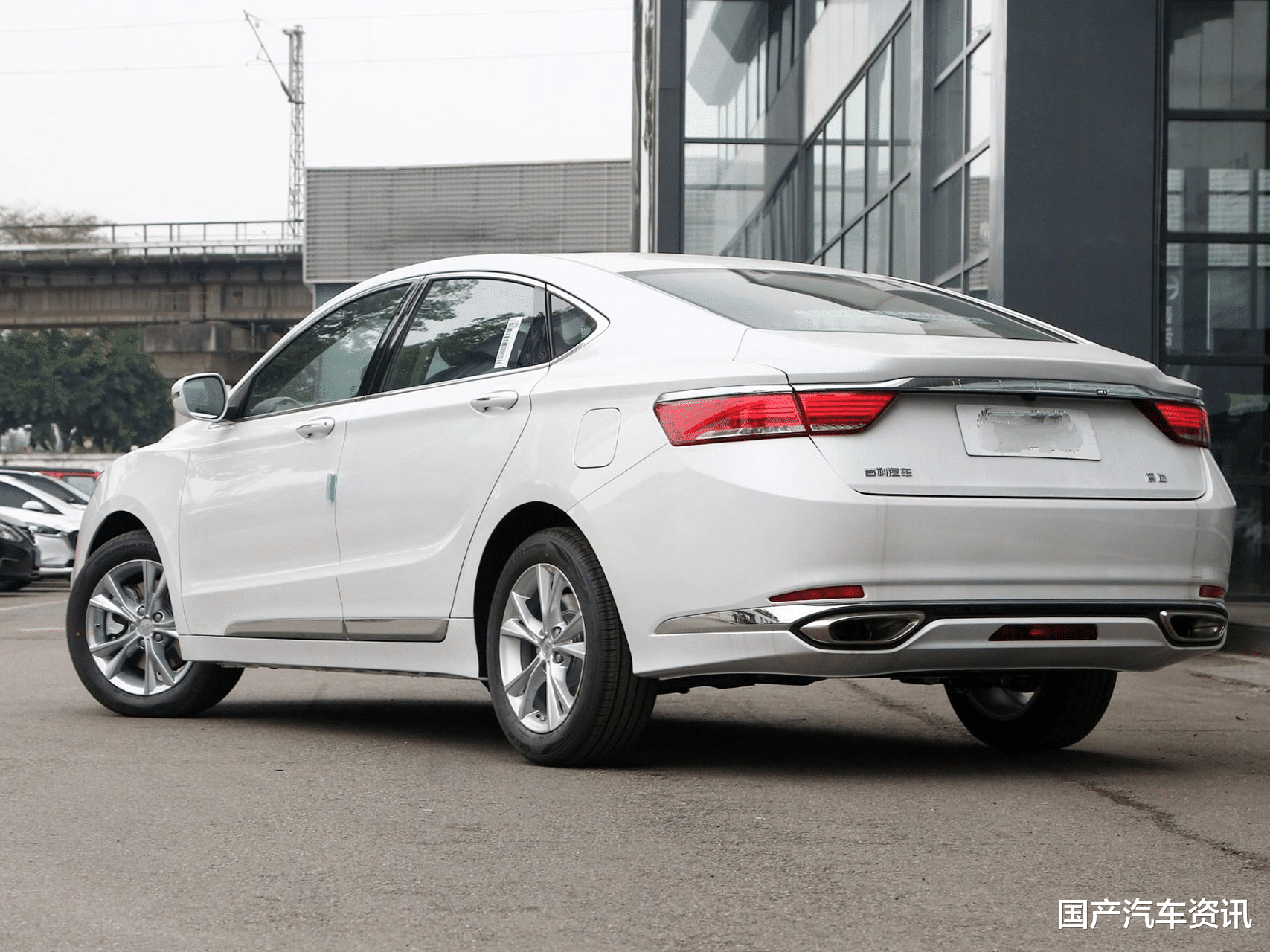 b级车|车宽1米86的国产B级车，搭载1.8T+184马力，适合年轻人