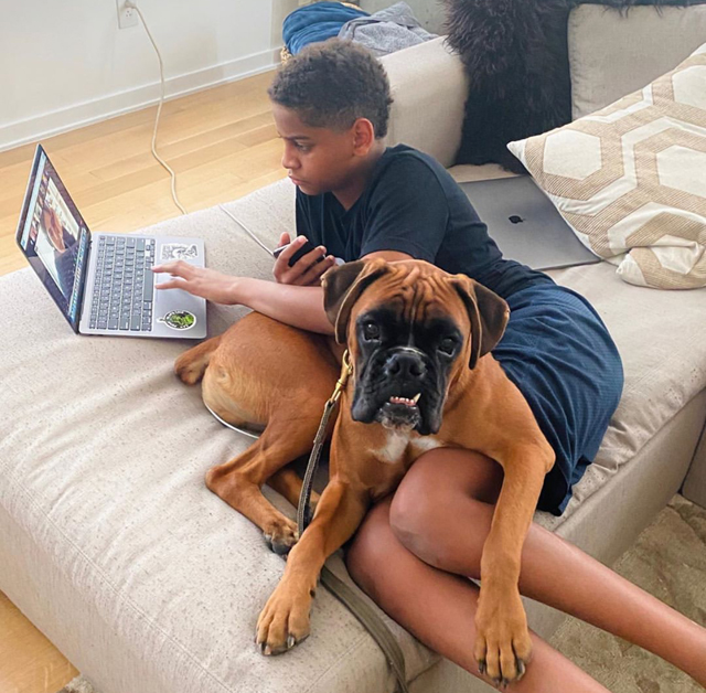 瓦妮莎|活出自我!瓦妮莎卖掉科比豪宅,和友人玩卷舌头游戏!