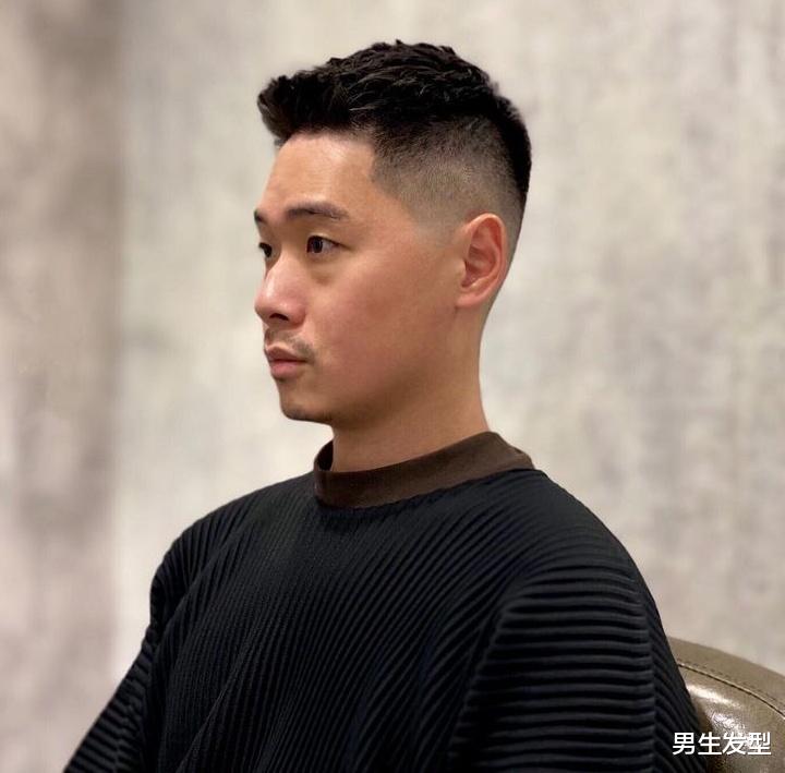 饮食|适合35岁以上男士的发型，清爽硬朗，剪完帅气有魅力