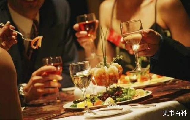 「杨成武」将门虎女杨俊生：父亲是上将，哥哥是中将，却为17辆车喝酒进医院