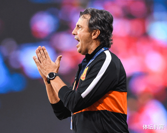 皇家马德里|中超黑马官博被围攻!球迷高喊主帅下课:吃李铁老本,该走人了