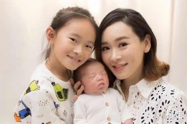 【杨思琦】41岁杨思琦首度公开与子女合照幸福洋溢,儿子生父未露脸身份神秘