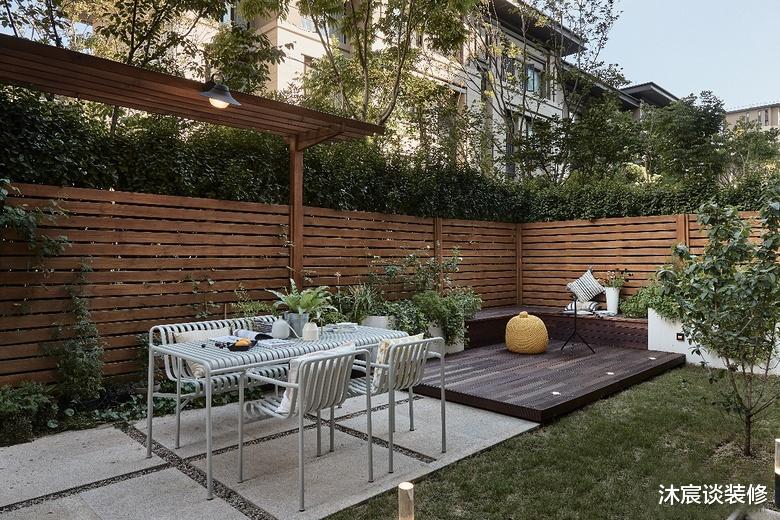 @为庭院买下房子，装修后成小区最美，休闲有质感，众人的梦想之家