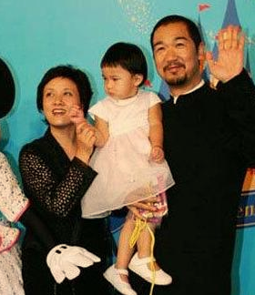 邓婕|年过花甲的邓婕，离婚协议成她一生的痛，领养女儿越长越像张国立