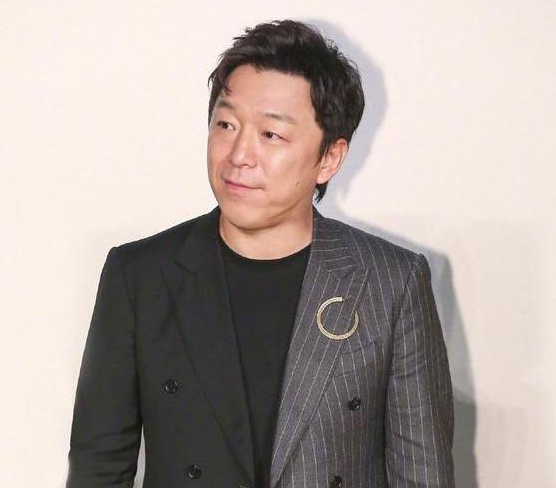 【黄渤】她被黄渤追了13年，成名后对她不离不弃，如今45岁被宠成公主