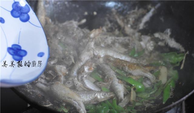 芹菜|它比虾还鲜,却比猪肉更便宜,一斤只要5块钱,营养胜过鸡鸭!