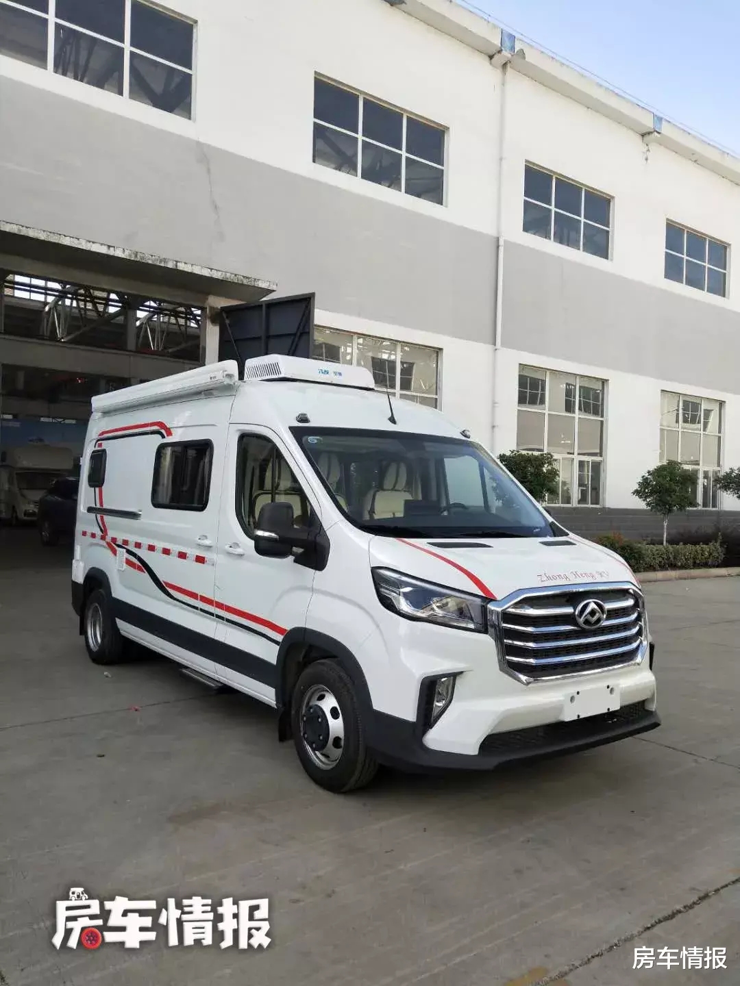 房车|不到30万就能买V90房车!2.0T+6AT水电配置够大,有电动床能睡4口