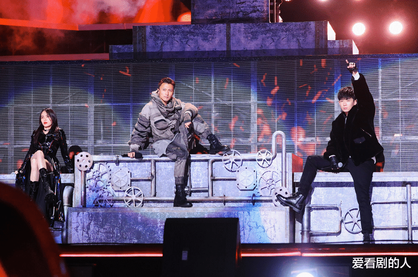 潘虹|中国好声音：潘虹和李宇春《皇后与梦想》改变风格，惊艳全场！