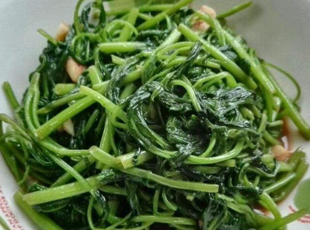 「西红柿」钙含量是西红柿的12倍，简单一炒喷香又下饭，孩子常吃个头蹿一蹿