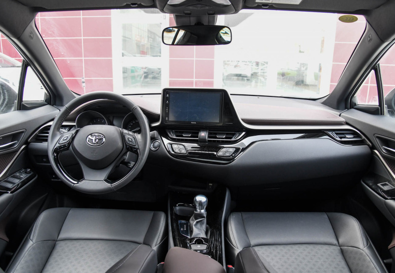 「丰田奕泽」标配10气囊，五星安全的丰田奕泽油耗还低，TNGA架构果然不