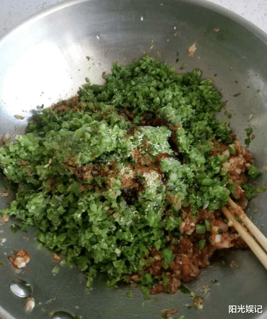 饺子|7月包饺子,荠菜芹菜靠边站,这菜正当季,一咬满口香,百吃不厌