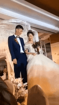 咸蛋的小姐|“被蜜蜂蛰了,奶奶说拔罐逼出毒血就好了”,但为啥却越长越大!哈哈哈~