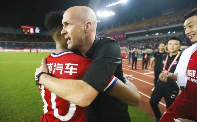 马克·塞尔比|救星来了？曝小克鲁伊夫或成深足新帅！年薪150万欧，里皮助教又失业