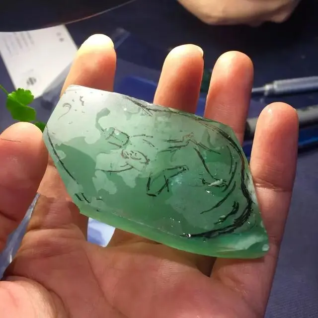 翡翠：切涨的木那翡翠原石，看着都流口水，太棒了！