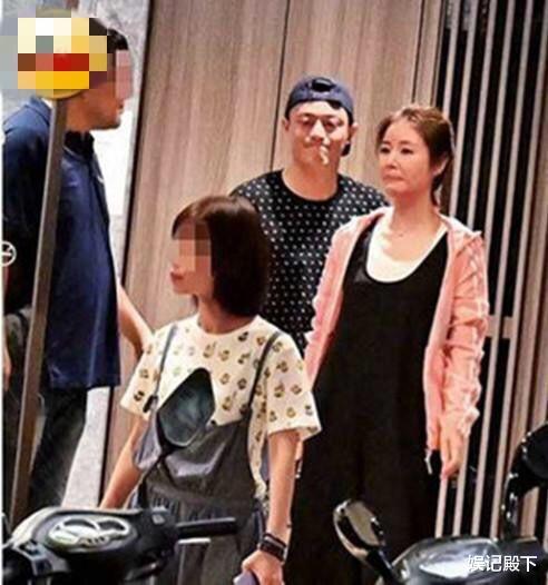 林心如|林心如肚子隆起证实怀孕,频频捂胸干呕,一旁霍建华形影不离