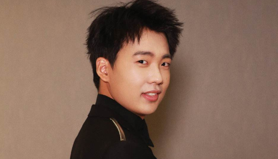 郭德纲@郭德纲凌晨发文，要儿子给自己拉赞助，两个人的互动让人笑掉大牙