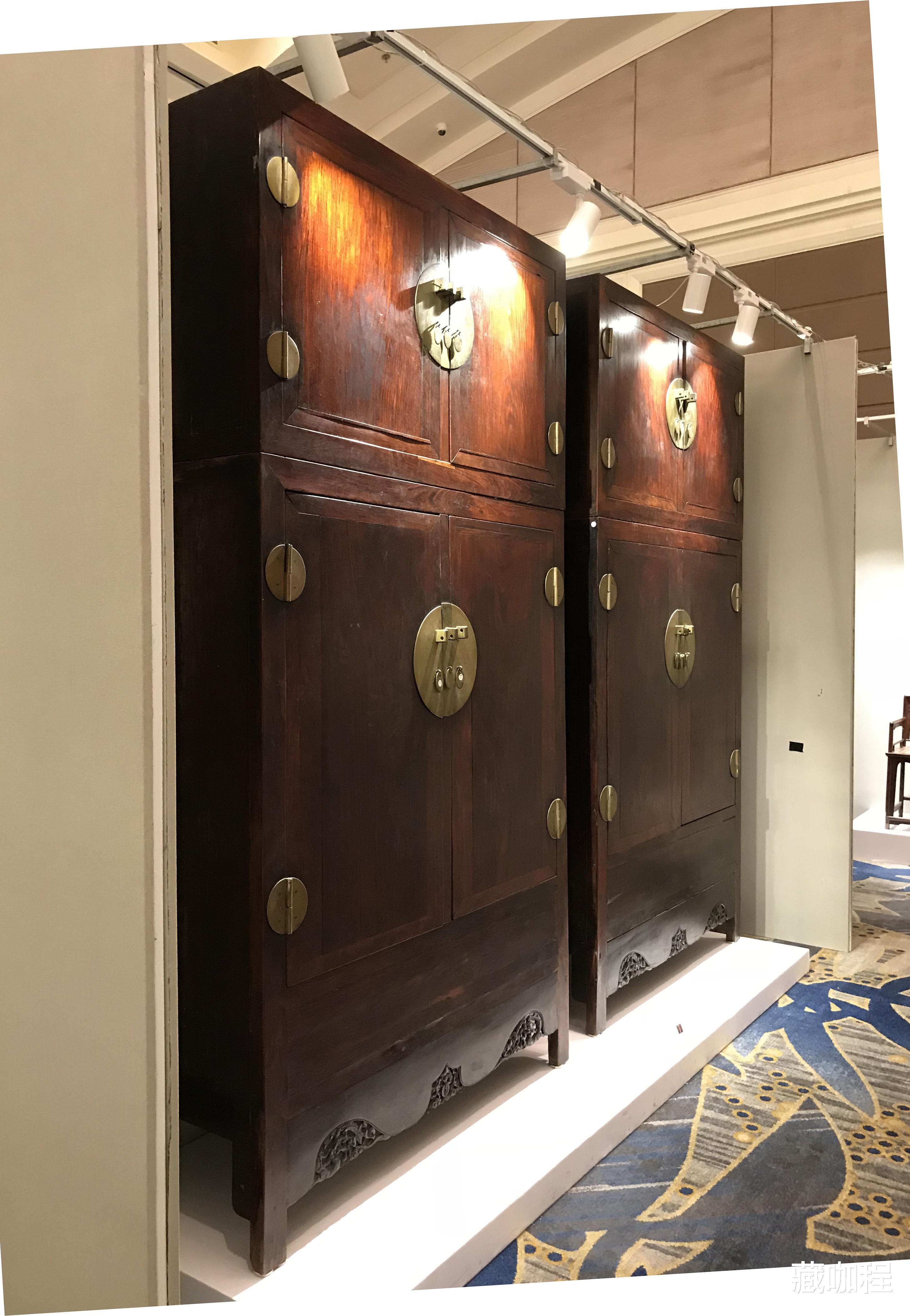 ##黄花梨方桌97万成交，顶一对包镶大四件柜