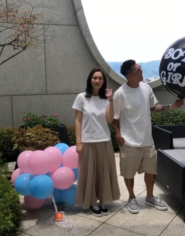 余文乐|余文乐携老婆儿子出游玩耍，公开二胎性别笑得合不拢嘴