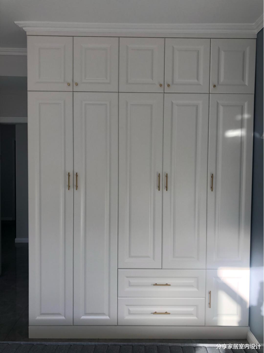 |年轻人的新家：墙面刷颜色很漂亮，贴石膏线条代替吊顶！分享一下