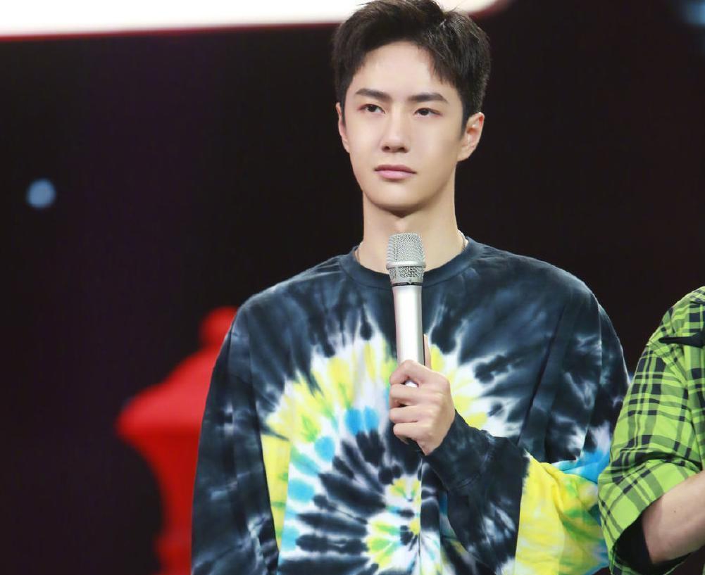 王一博|天天向上：王一博喝莲藕汤表情失控笑出皱纹，大张伟傻眼汪涵制止