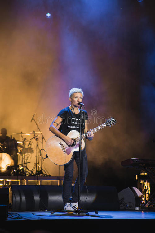 萧敬腾|他一首歌挣了一个亿！如今第二首又在网络火了，网友：这次又赚多少