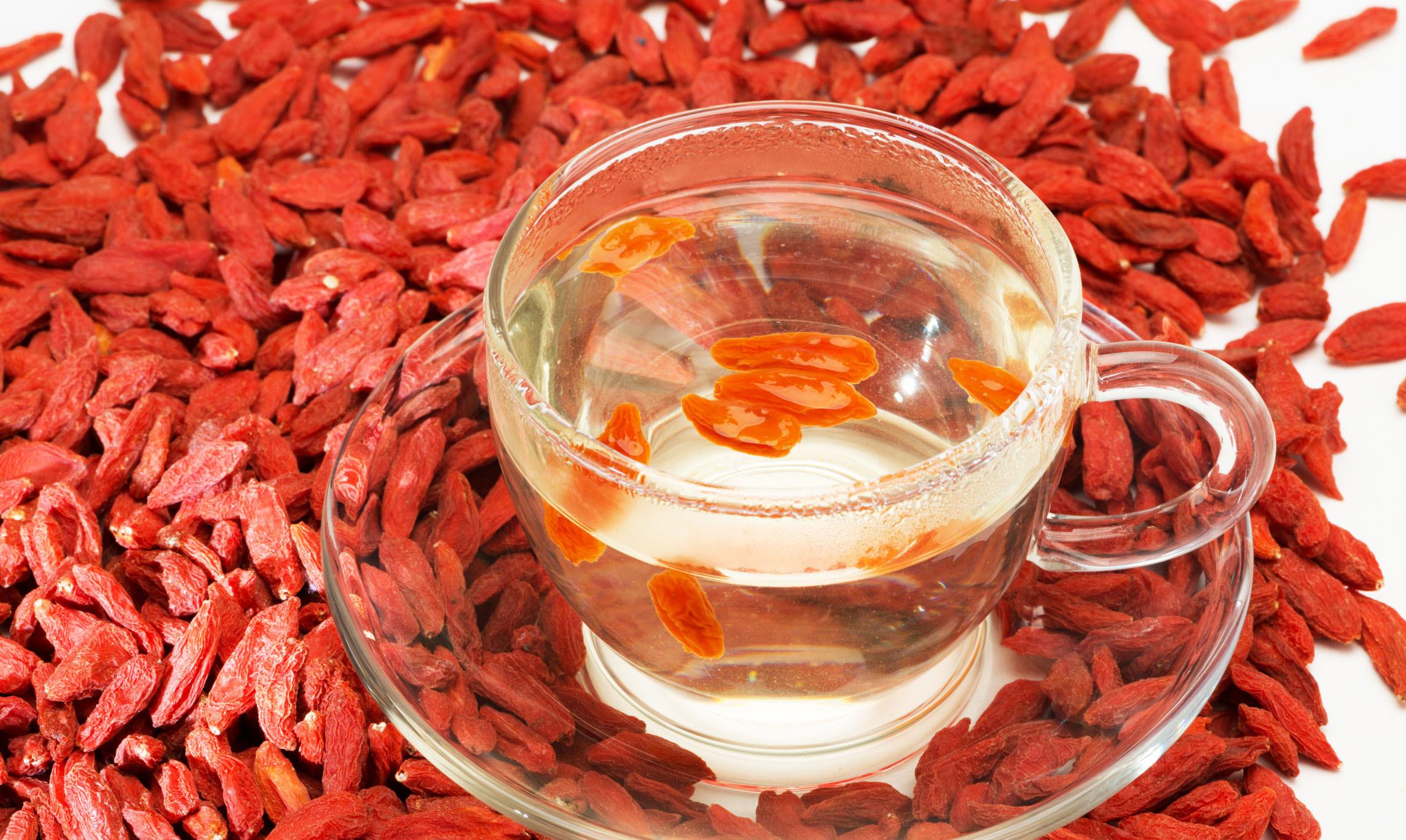 【癌细胞】枸杞的“好搭档”你知道吗？搭配在一起泡水喝，或能祛湿排毒