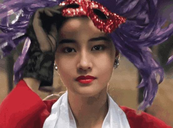 李嘉欣|李嘉欣穿透视裤和儿子逛街,网友吐槽,着装暴露影响孩子成长