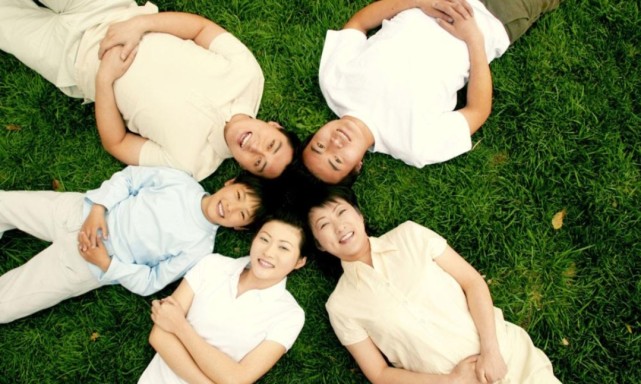 社区财经|人口14亿,政府鼓励生二胎,年轻人不愿生娃,专家一句话建议