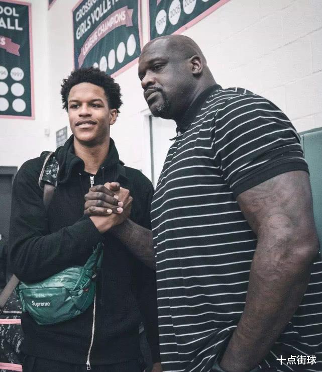 [沙奎尔·奥尼尔]众星捧月的奥尼尔之子，为何没跟比他小半岁的锡安一起参加选秀？