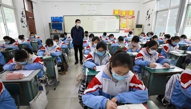 「北京市」学校最新通知，老师和学生炸锅了，网友：难以忍受！