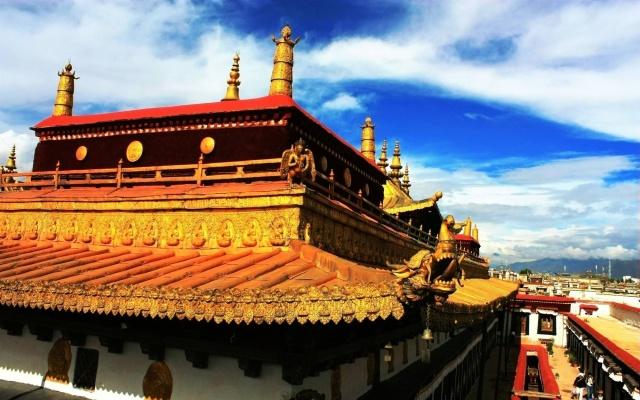 『布达拉宫』为何有人说，世界上一半的黄金都在布达拉宫？看完你就明白了！