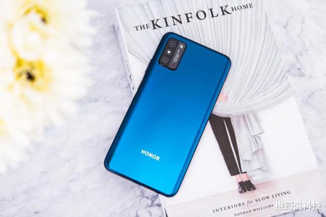 华为荣耀|荣耀发飙，7英寸+5000mAh+双模5G，跌至2100元！