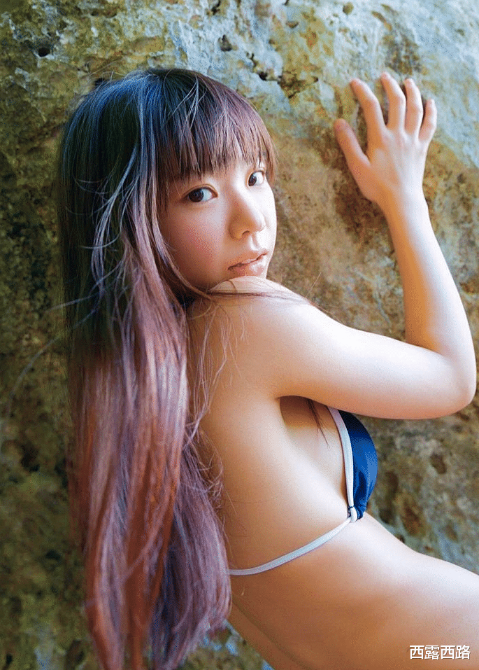 「杨幂」日本24岁“小萝莉”拍写真，身材堪称“宅男炸药”，网友：撩到你腿软