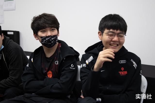 ig|阿水狂虐Deft拿下2连胜，亮IG队标顶塔跳舞嘲讽DRX！万千IG粉泪目