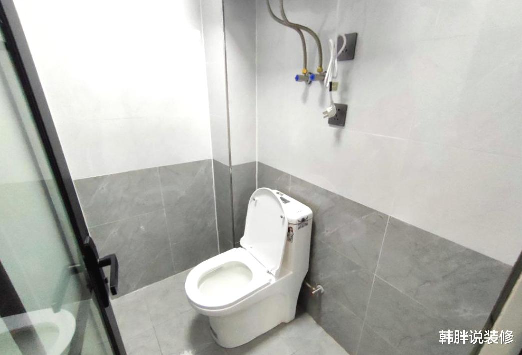 榻榻米|50㎡小户型，客厅里硬挤出榻榻米盒子房，单身公寓变成小两房