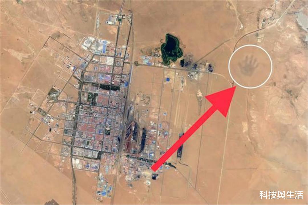 外星人|“如来神掌”现世?内蒙古沙漠出现不明手掌,并非人类所为!