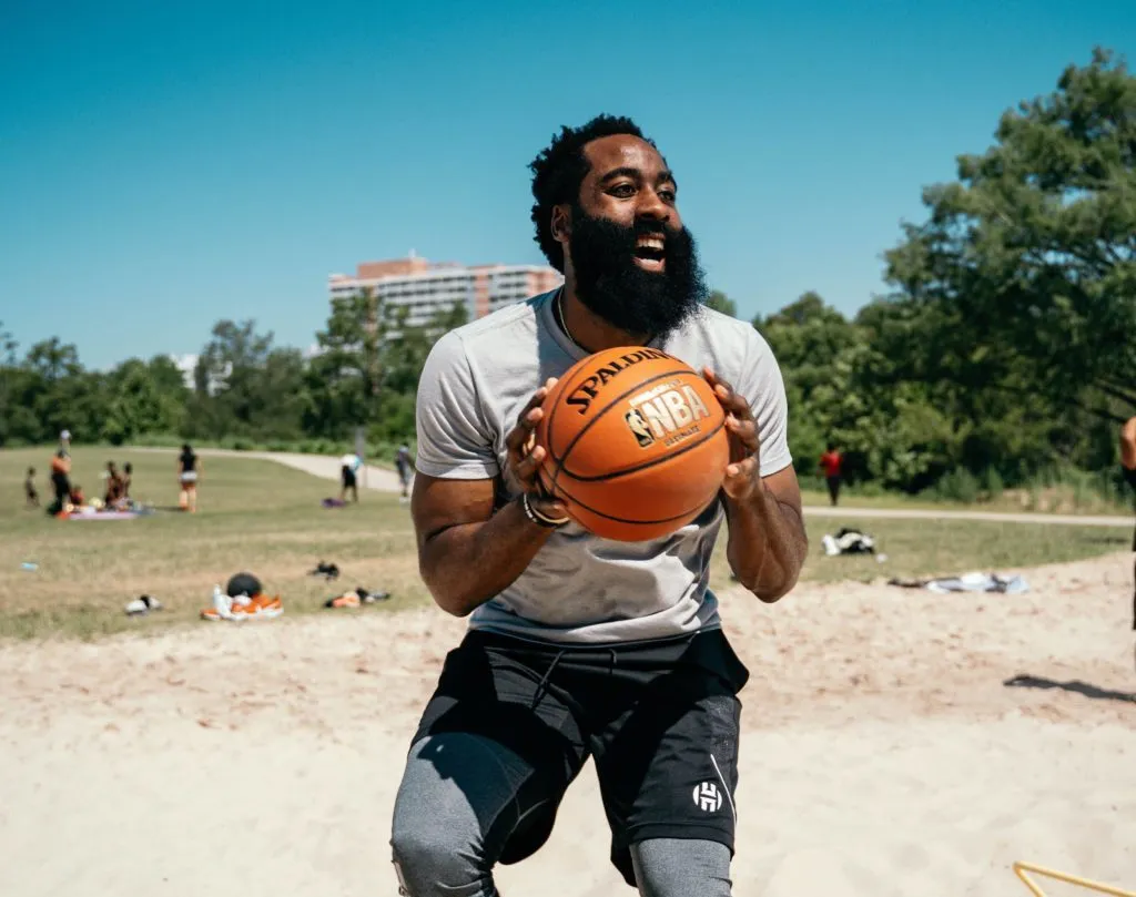 「詹姆斯·哈登」哈登爆瘦20磅的背后，究竟是怎样的地狱式修炼？