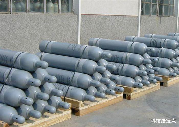 「科学家」科学家发现全新呼吸技术,人类有望在海底生存,曾救过一名婴儿!