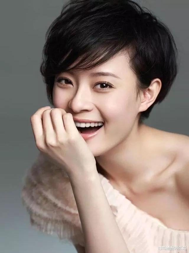 『发型』若你才四十岁，建议少留这4种\老阿姨发型\，难看显老还特土