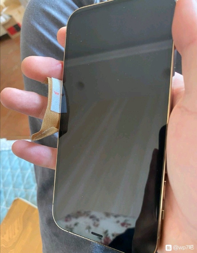 iphone12|iPhone12问题这么多？掉漆之后又割手，为何以前没这么锋利