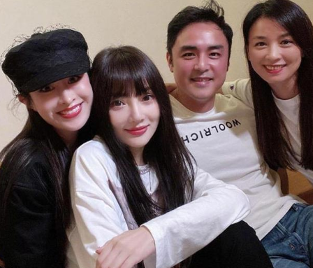 李小璐|李小璐终于迎来救星！身价300亿、坐拥17亿豪宅的张庭出手