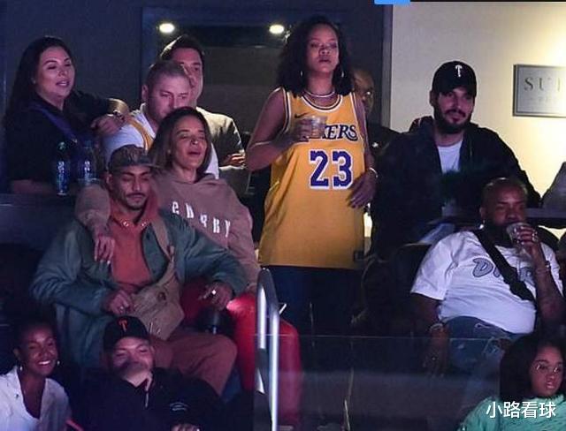 勒布朗·詹姆斯|蕾哈娜观战总决赛，谁记得KD曾说：她不爱篮球，她只是喜欢詹姆斯