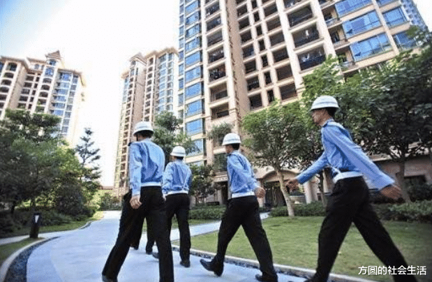 物业保安小伙：取消物业费的呼声越来越高了！业主：物业费像交租