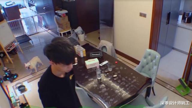 秦霄贤|秦霄贤不愧是公子哥，北京小宅说换就换，靠搬家断舍离，见过么？