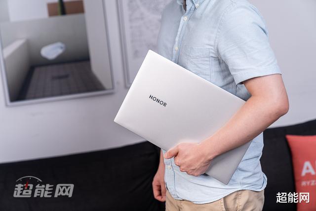 OLED|荣耀MagicBook Pro 2020锐龙版笔记本体验：平凡外表下有颗强芯