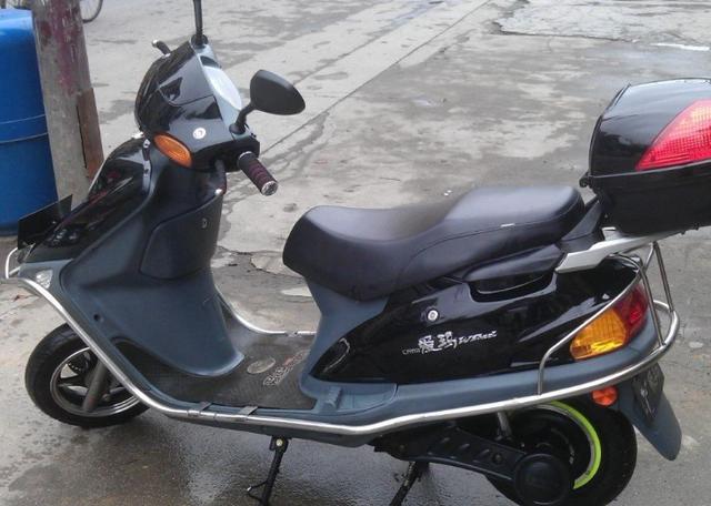 电动车|给电动车充电，\一用就充\与\用完再充\哪个更伤车？答案在此！