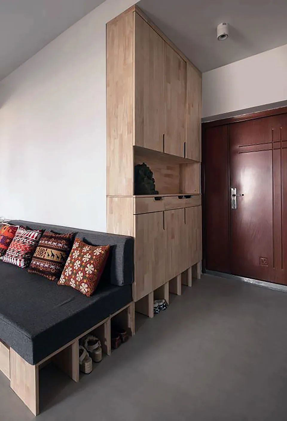 []130平的新房大胆装修，客厅不要电视墙，承载着女主人的瑜伽梦