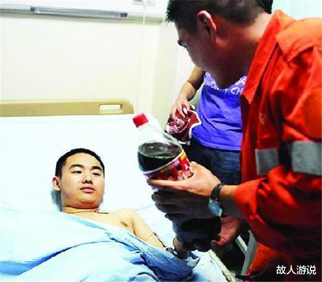 汶川地震▲12年汶川地震，那个想喝冰可乐的男孩，因重伤截肢，现生活如何？