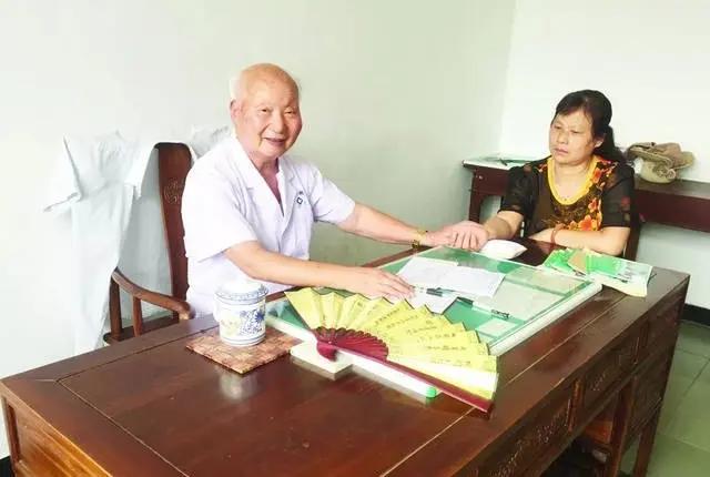 痢疾|甘草泻心汤：出伤寒论；治胃中虚；古方今用，张德超用它治噤口痢